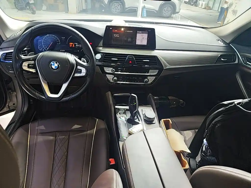 BMW 5 Series — миниатюра 10