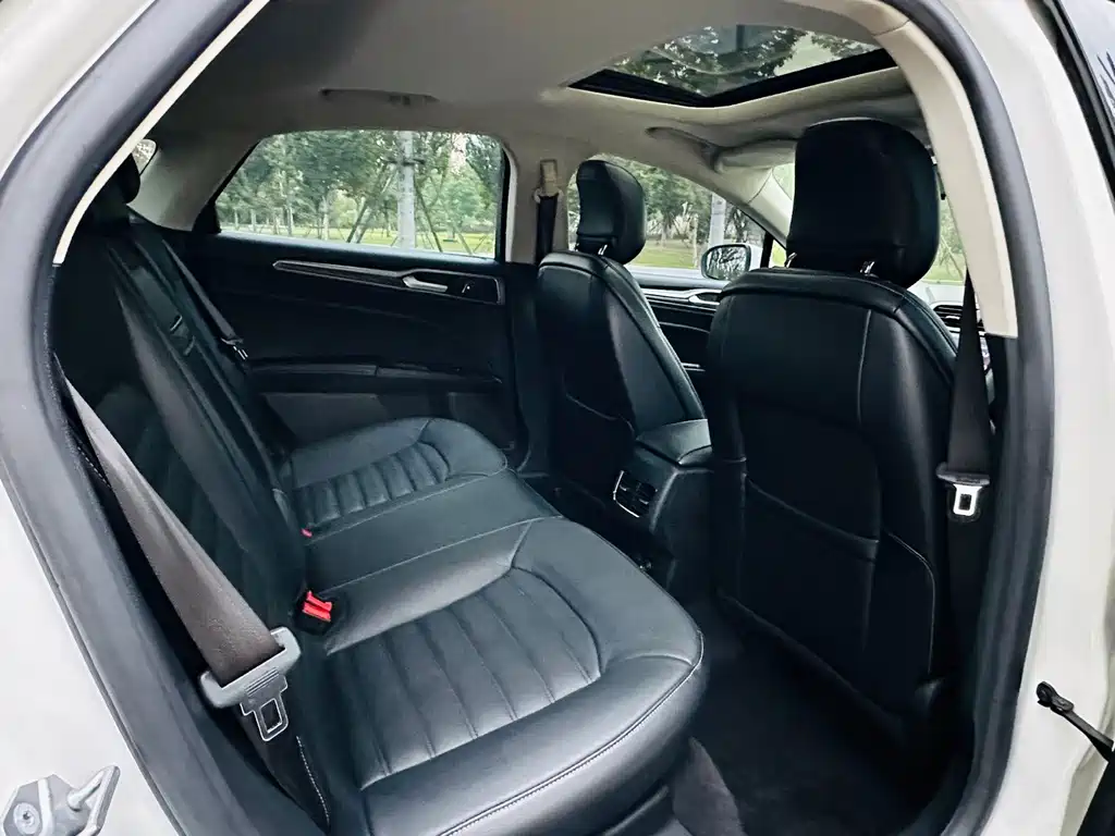 Ford Mondeo — миниатюра 15