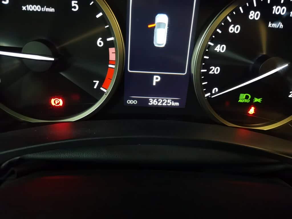 Lexus NX 2.0 л 2021 г. Серебристо-серый, пробег 36200 км
