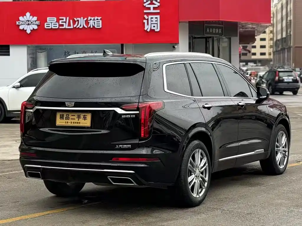 CADILLAC XT6
