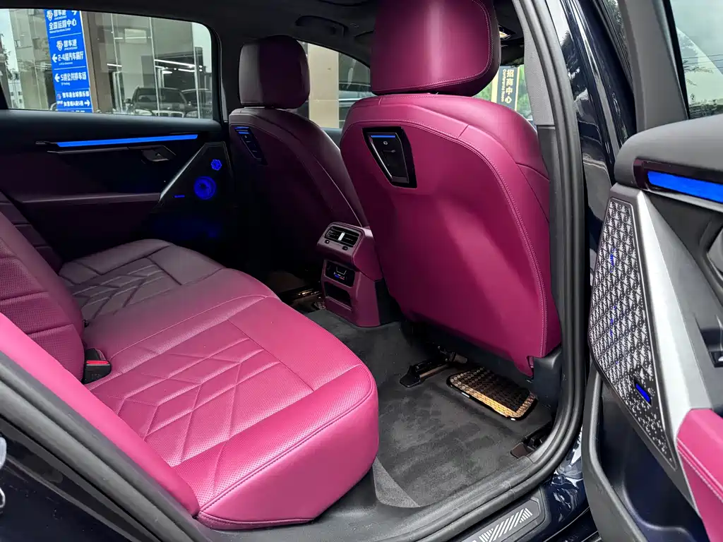 BMW 5 Series — миниатюра 13