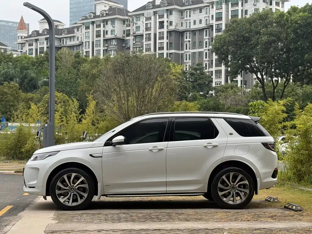 LAND ROVER DISCOVER NEW ENERGY SOURCES FOR SPORTS