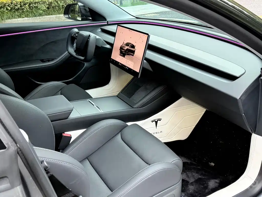 Tesla Model 3 — миниатюра 7