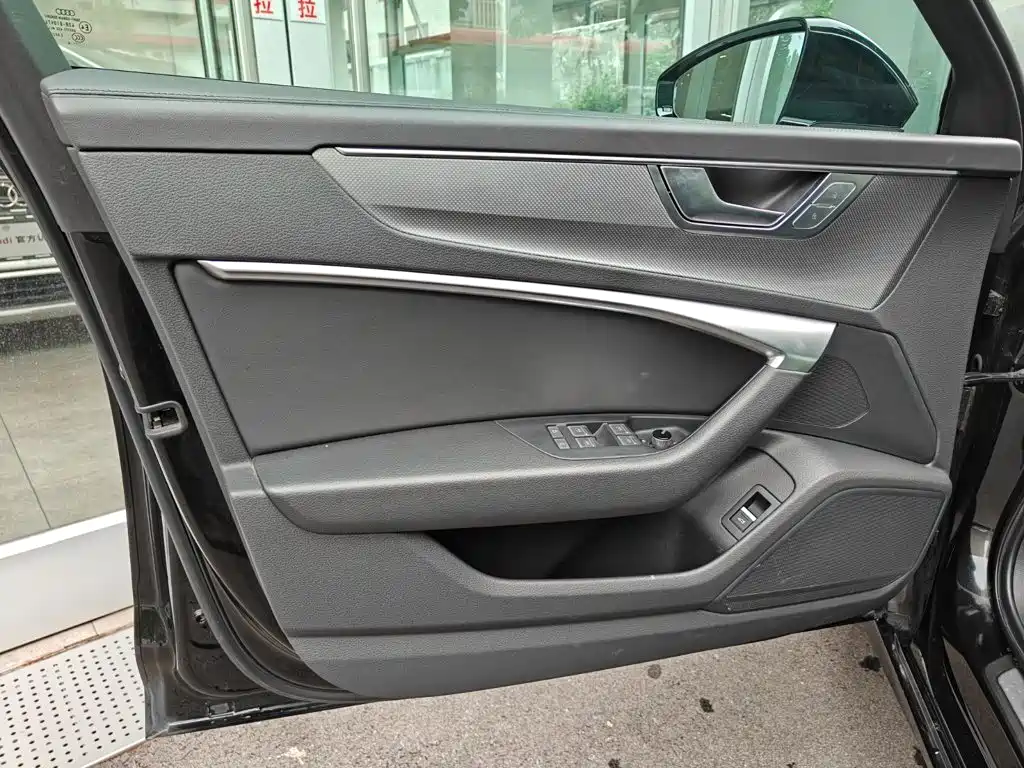 Audi A6L — миниатюра 12