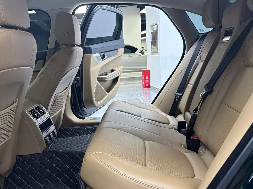 Jaguar XFL — миниатюра 6
