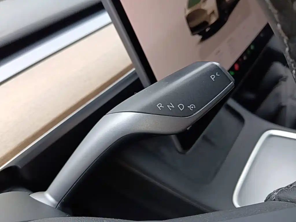 Tesla Model Y — миниатюра 14