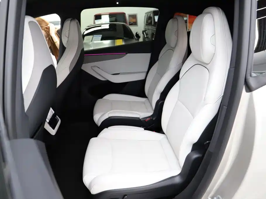 Tesla Model Y L — миниатюра 9