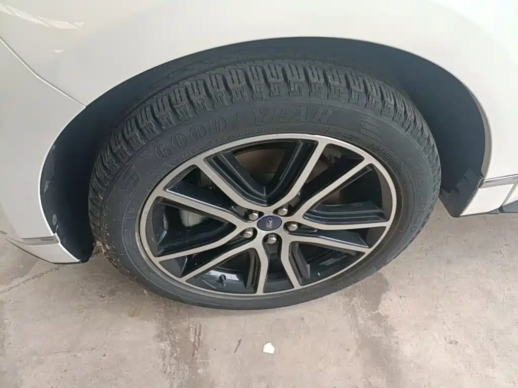 Ford Edge — миниатюра 23