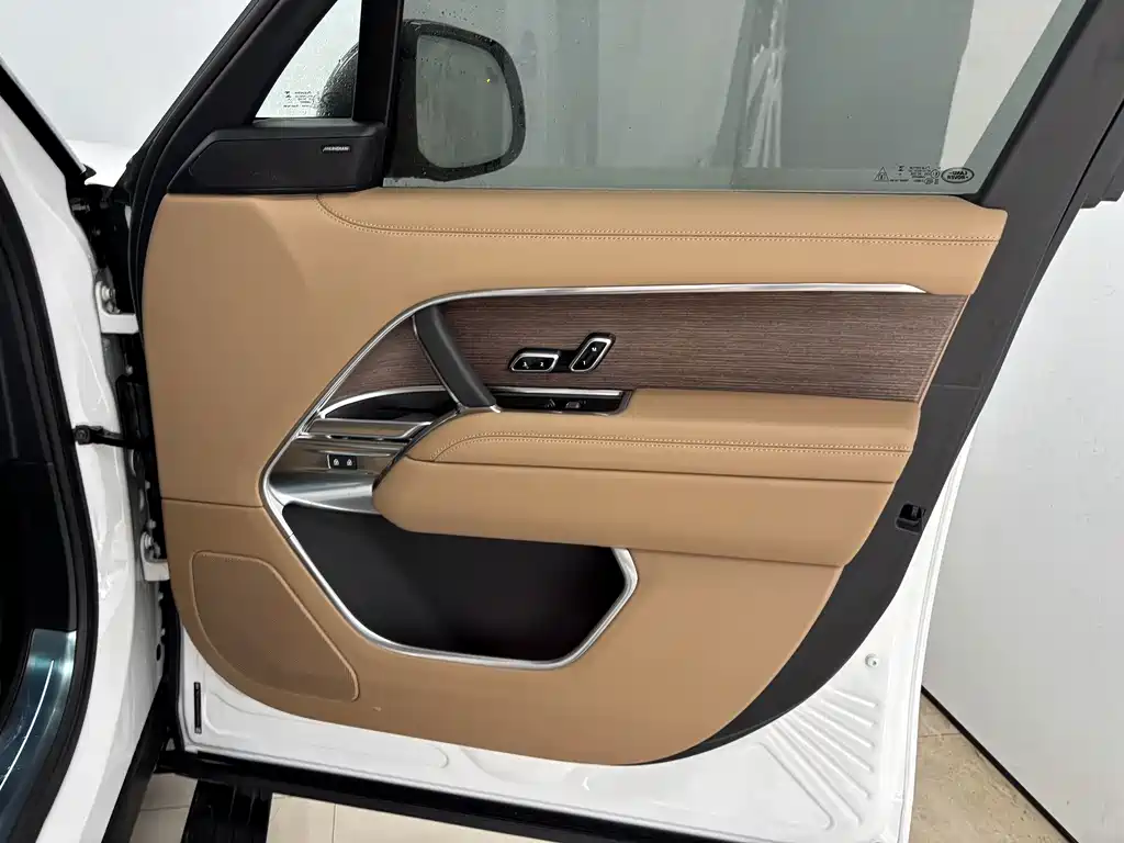 Land Rover Range Rover — миниатюра 24