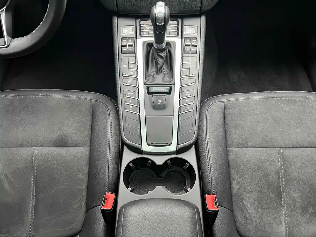 Porsche Macan — миниатюра 11