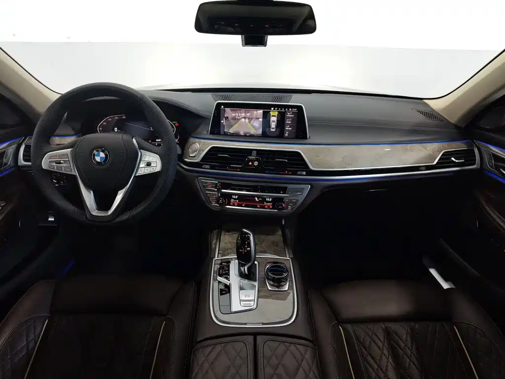 BMW 7 Series — миниатюра 5