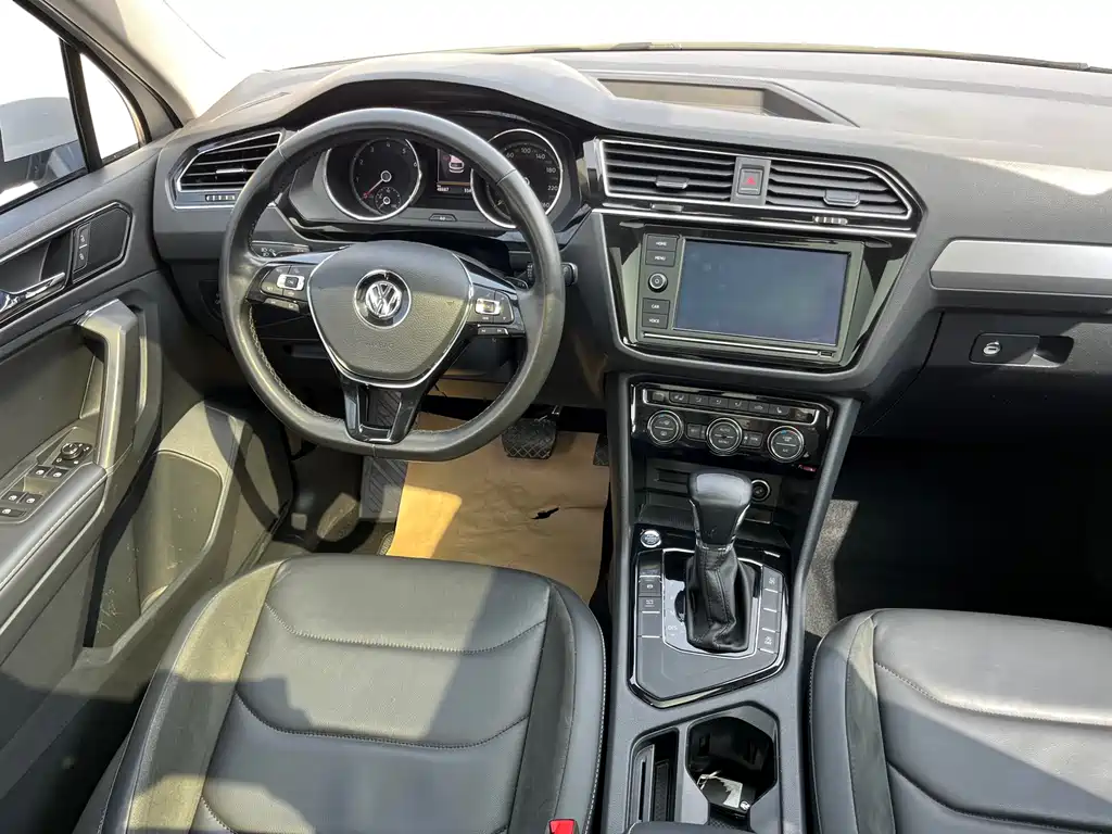 Volkswagen Tiguan L L 2018 330TSI AT Luxury