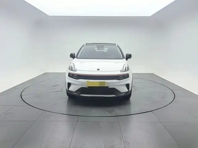2021 Lynk & Co 06