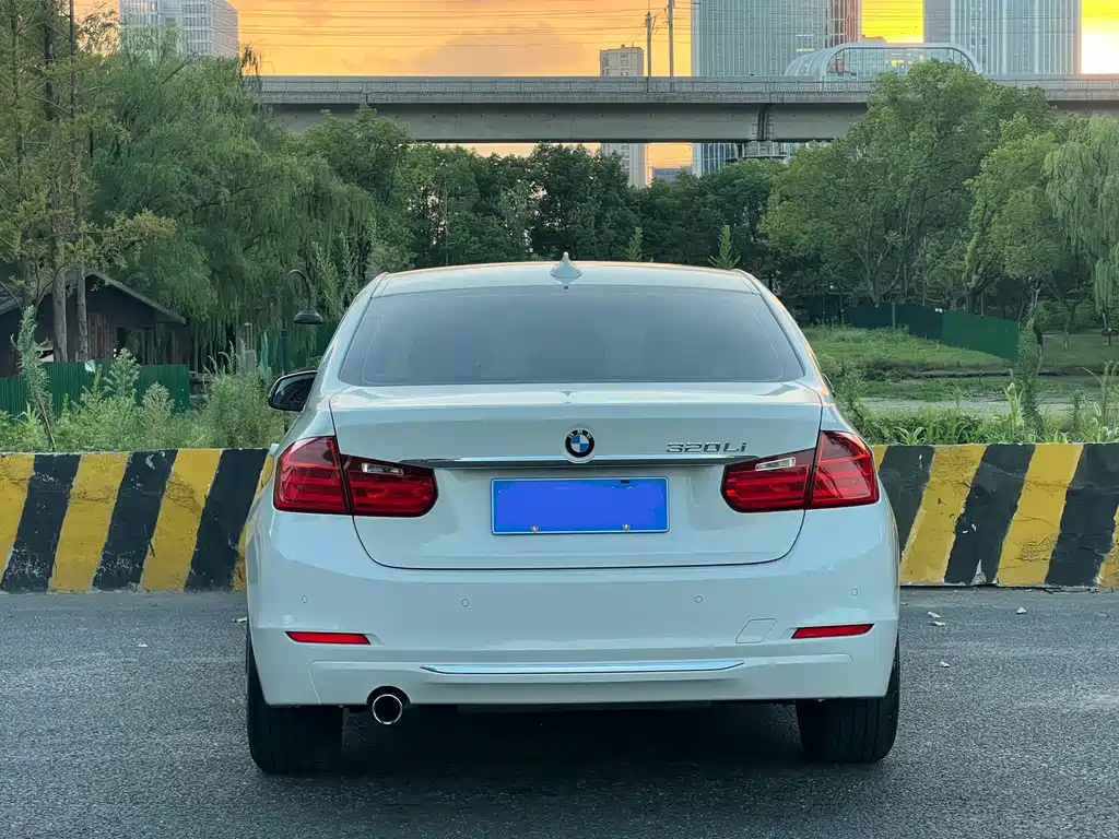 BMW 3 Series — миниатюра 4