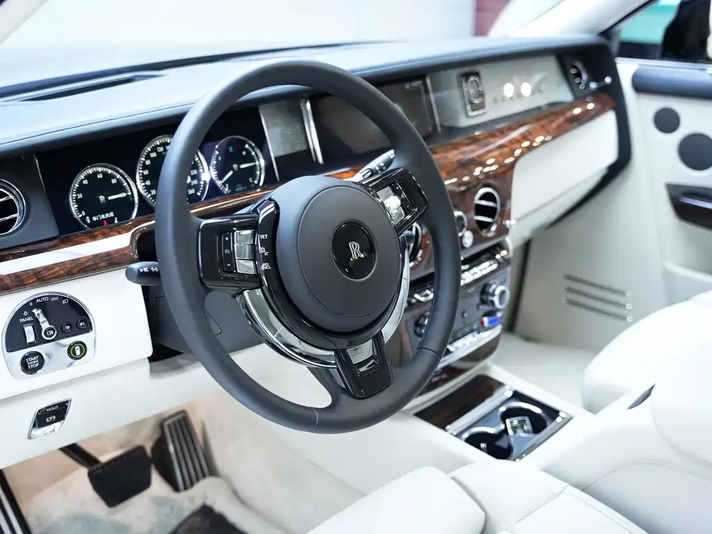Rolls-Royce Phantom — миниатюра 7