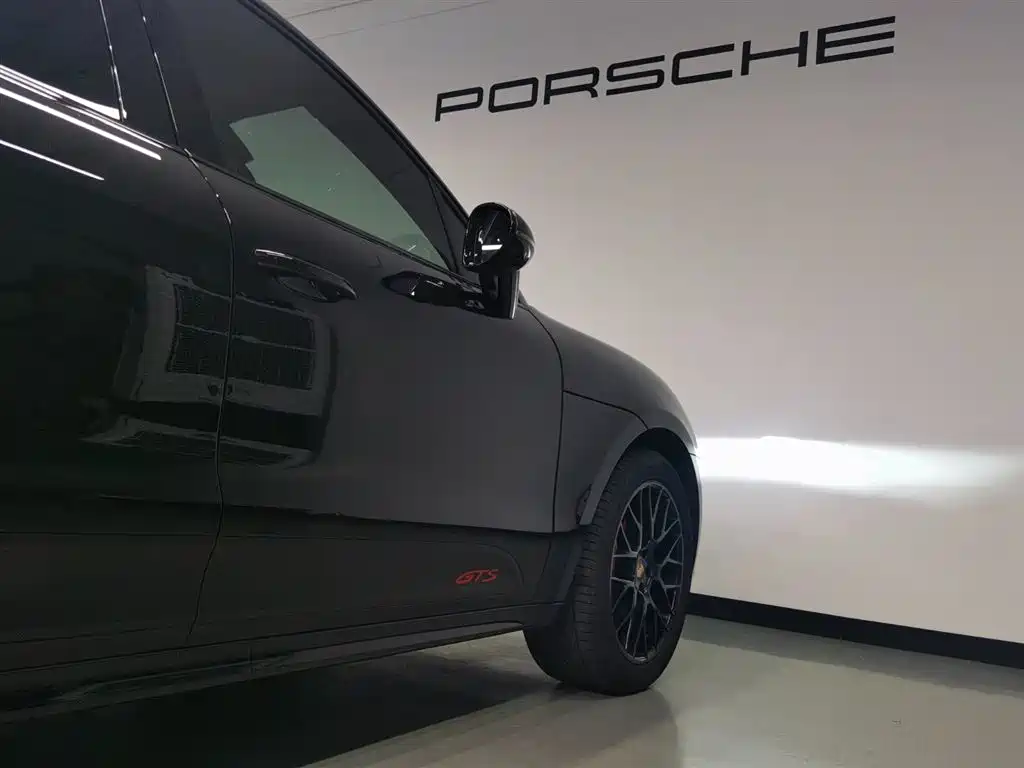 Porsche Macan — миниатюра 12