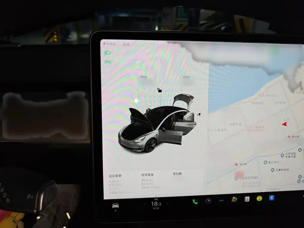 Tesla Model 3 — миниатюра 4