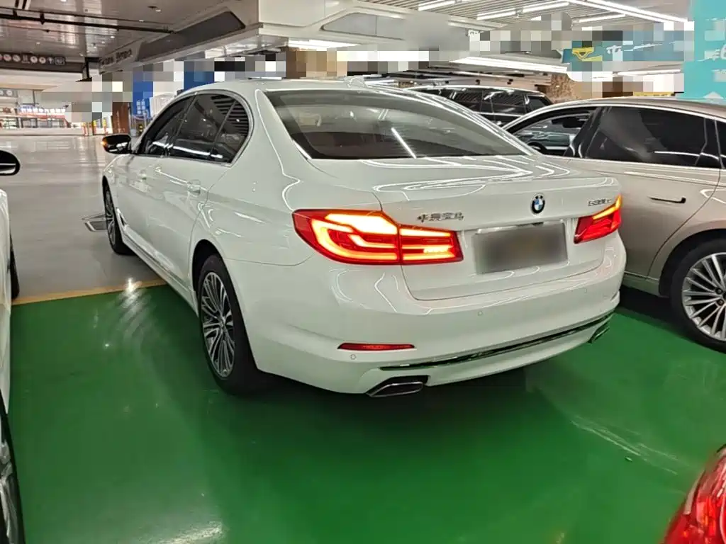 BMW 5 Series New Energy — миниатюра 5