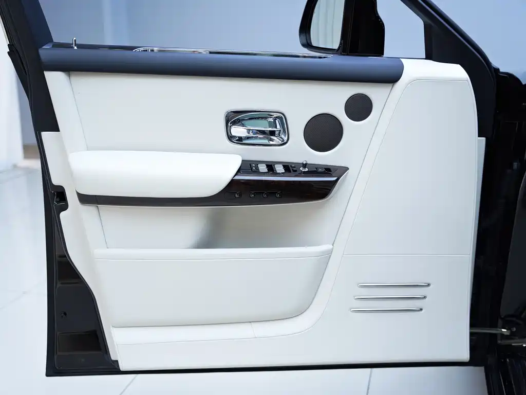 Rolls-Royce Phantom — миниатюра 12