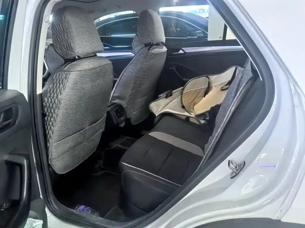 Volkswagen T-Roc — миниатюра 4
