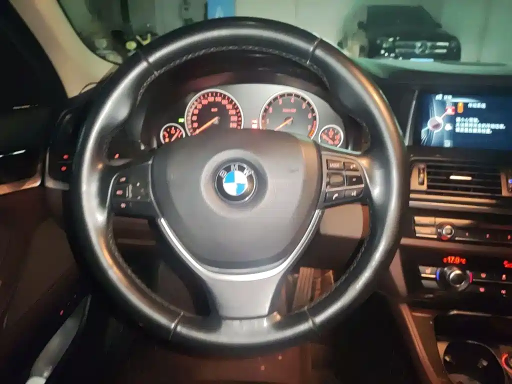 BMW 5 Series — миниатюра 6