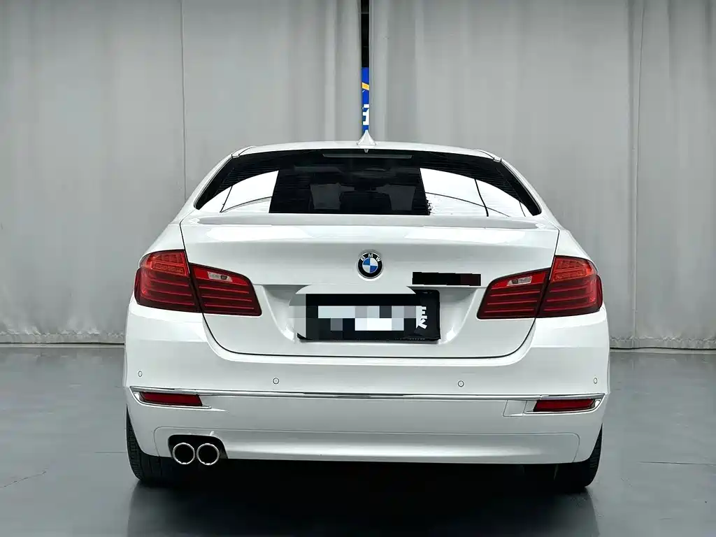 BMW 5 Series — миниатюра 9