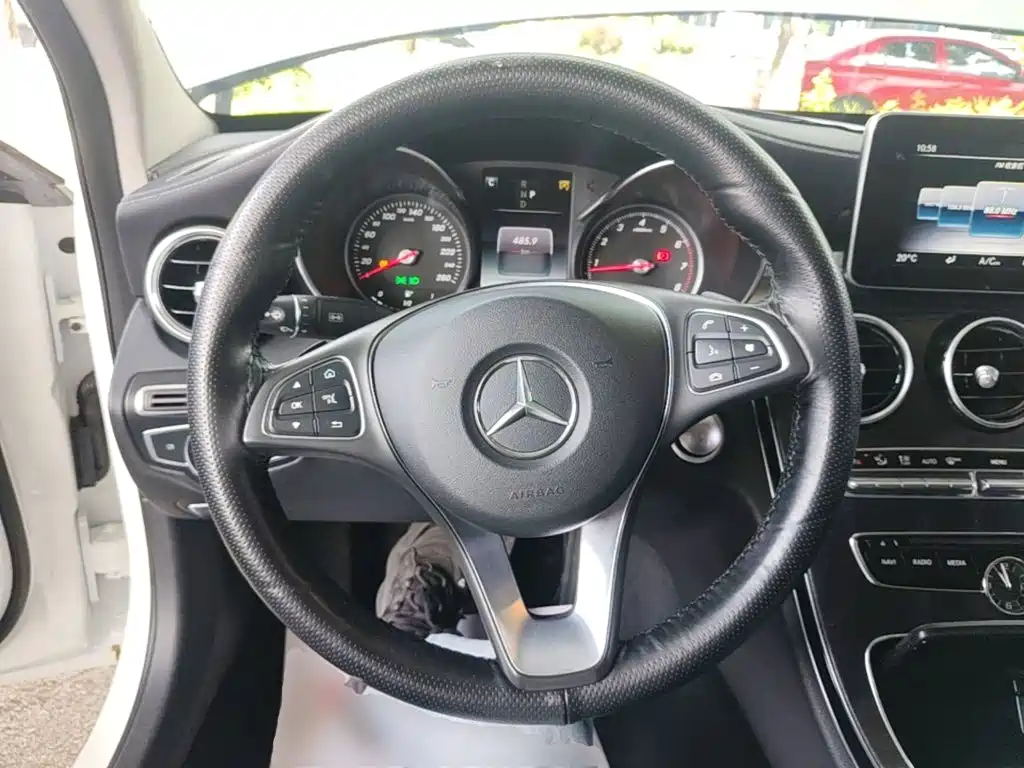 Mercedes-Benz C-Class — миниатюра 11