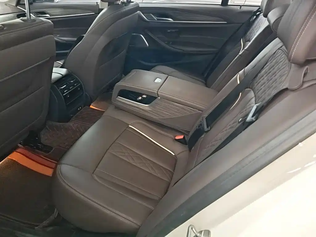 BMW 5 Series New Energy — миниатюра 17