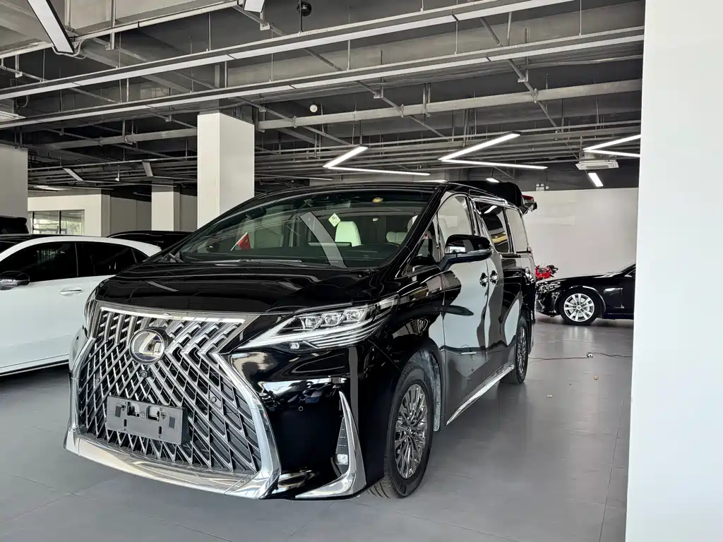 Lexus LM