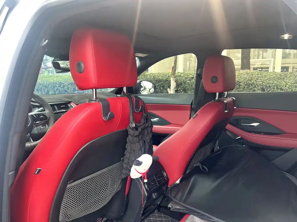 Jaguar E-PACE — миниатюра 4