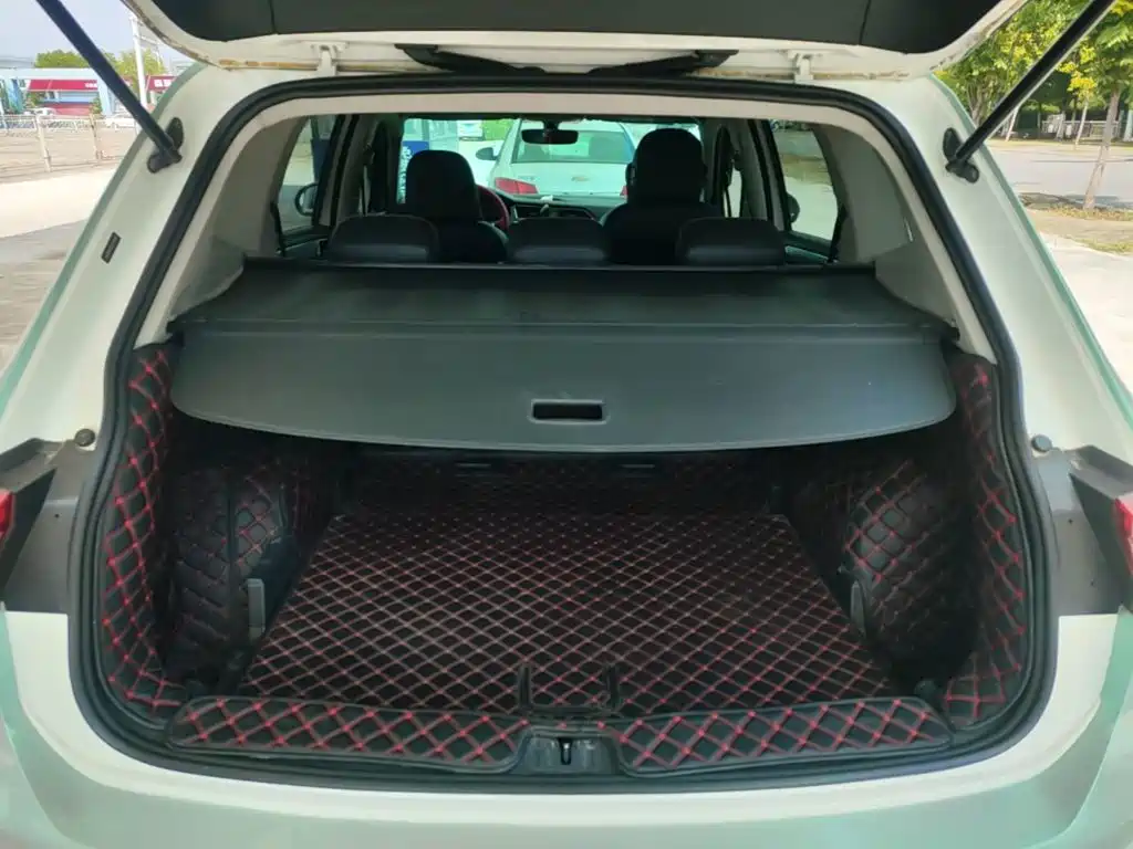 Volkswagen Tiguan L — миниатюра 19