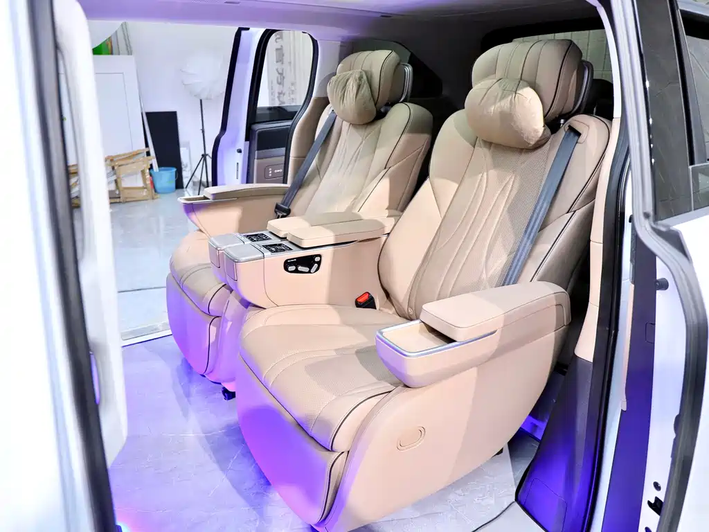 XPeng X9 — миниатюра 15