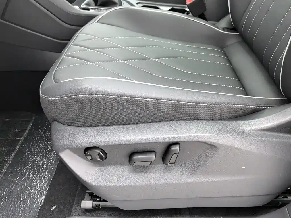 Volkswagen Tiguan L — миниатюра 20