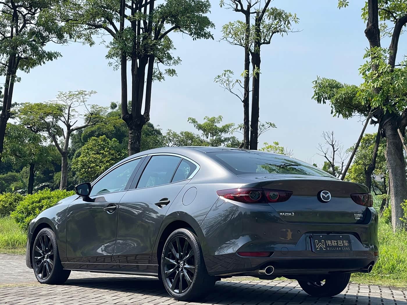 Mazda Mazda3 Axela 2.0 л 2024 г. Серебристо-серый, пробег 39000 км