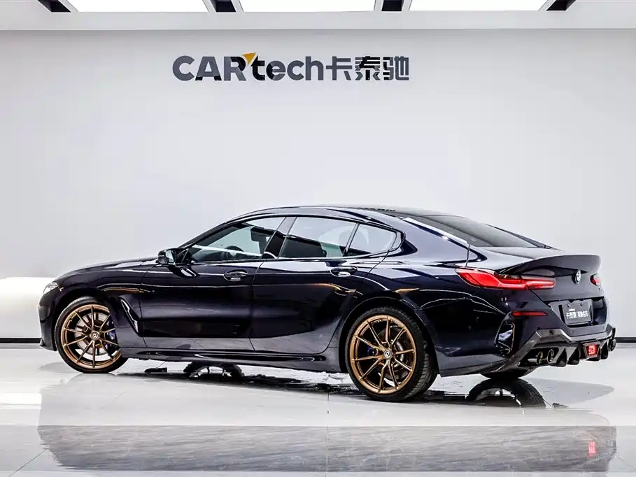BMW  8 SERIES