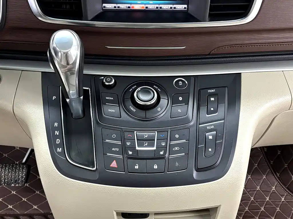Buick GL8 — миниатюра 10