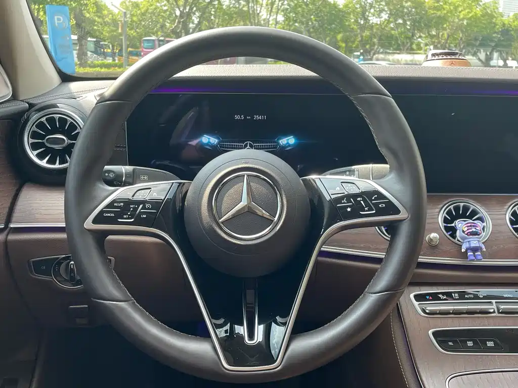 Mercedes-Benz E-Class — миниатюра 18