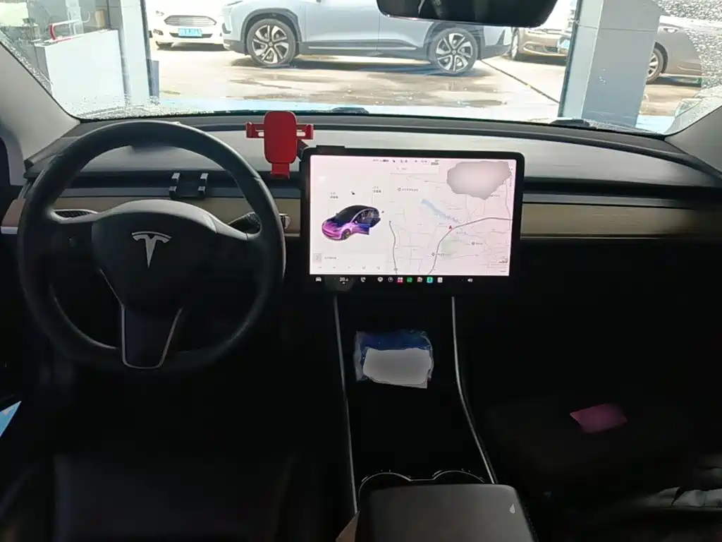 Tesla Model 3 — миниатюра 10