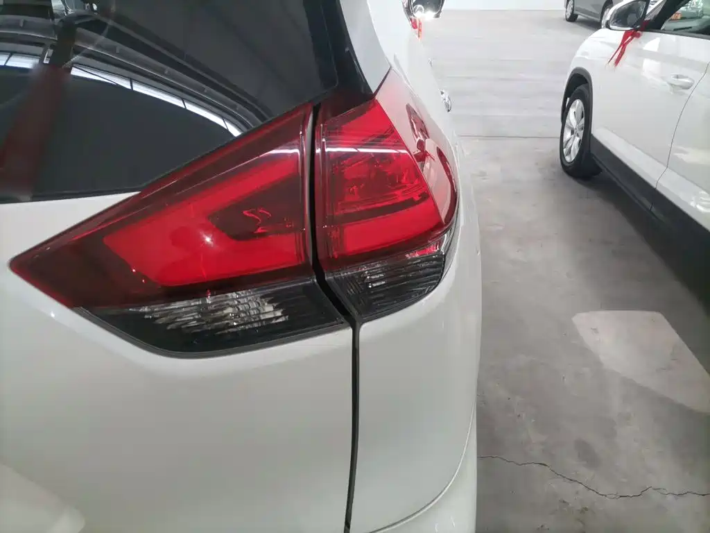 Nissan X-Trail — миниатюра 8