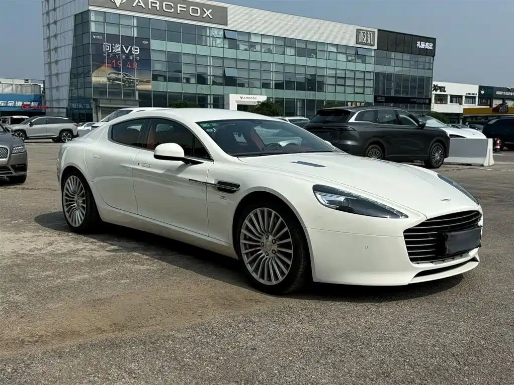 Aston Martin Rapide — миниатюра 7