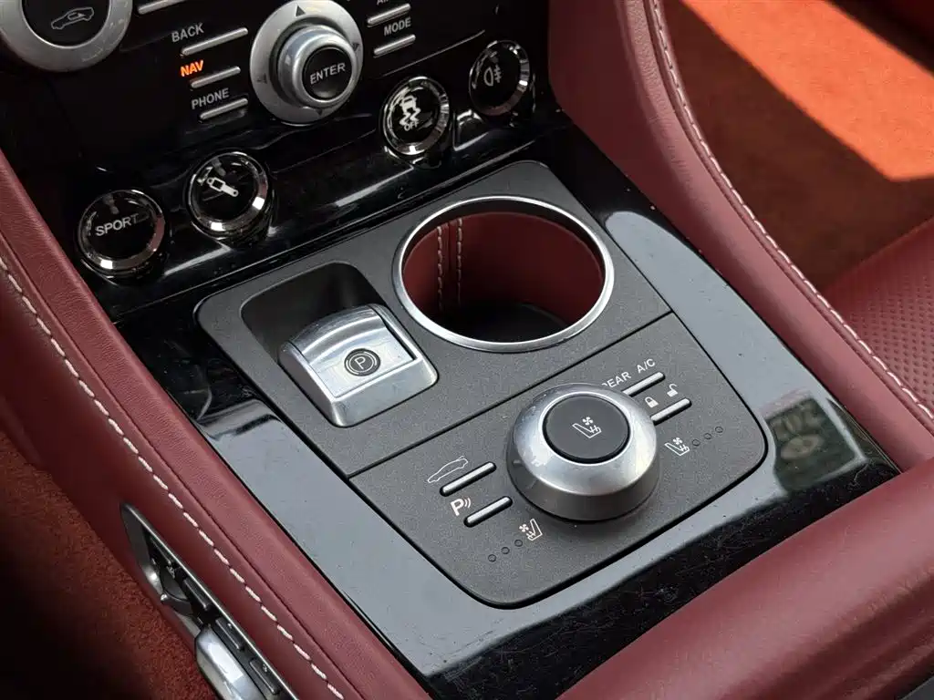 Aston Martin Rapide — миниатюра 22