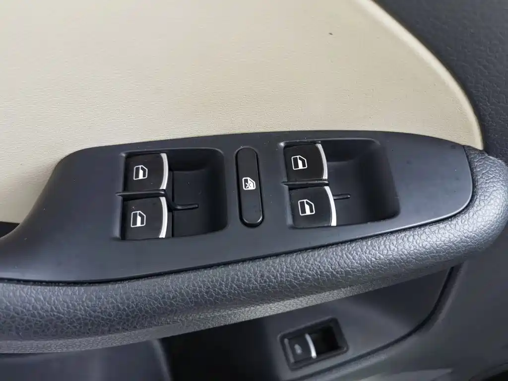 Volkswagen Sagitar — миниатюра 9