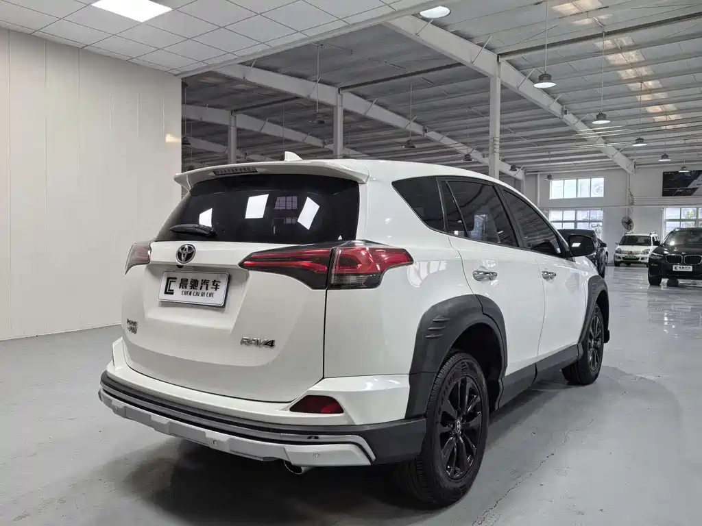 Toyota RAV4 — миниатюра 4
