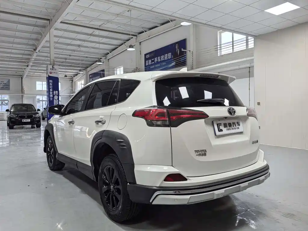 Toyota RAV4 — миниатюра 6