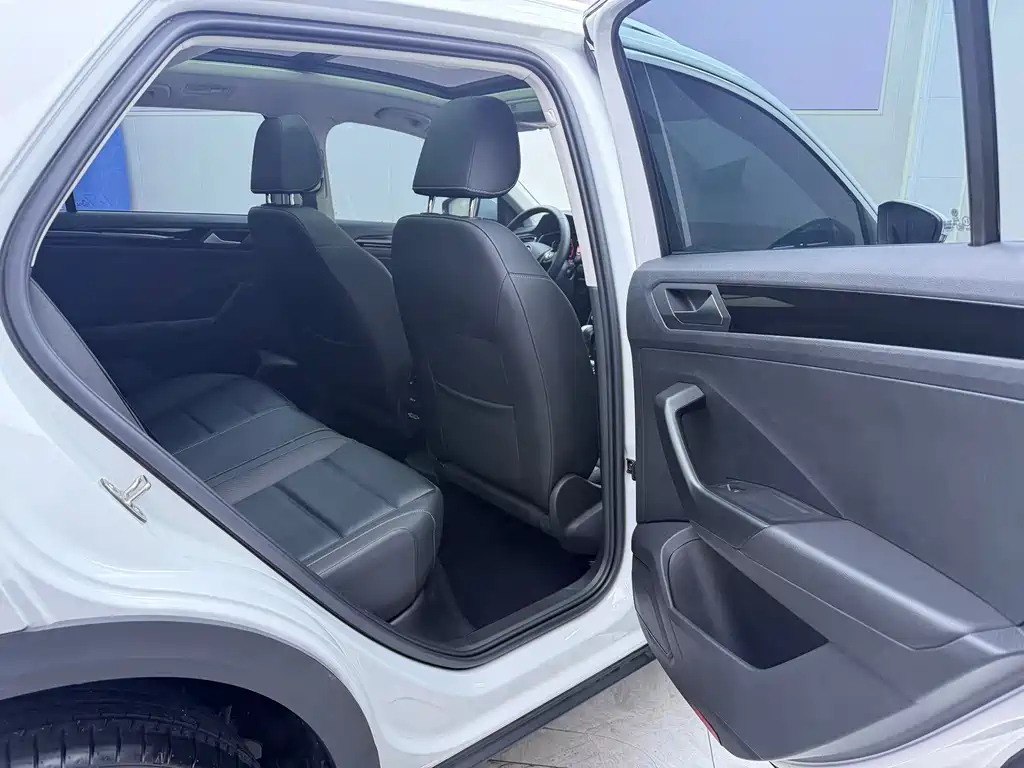 Volkswagen T-Roc — миниатюра 19