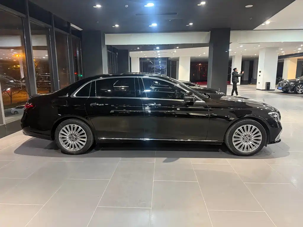 MERCEDES-BENZ E CLASS