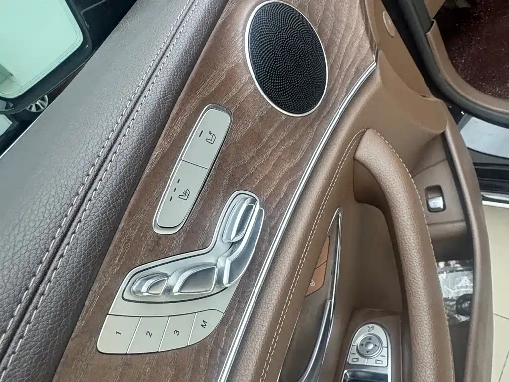 Mercedes-Benz E-Class — миниатюра 9