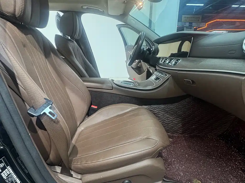 Mercedes-Benz E-Class — миниатюра 11