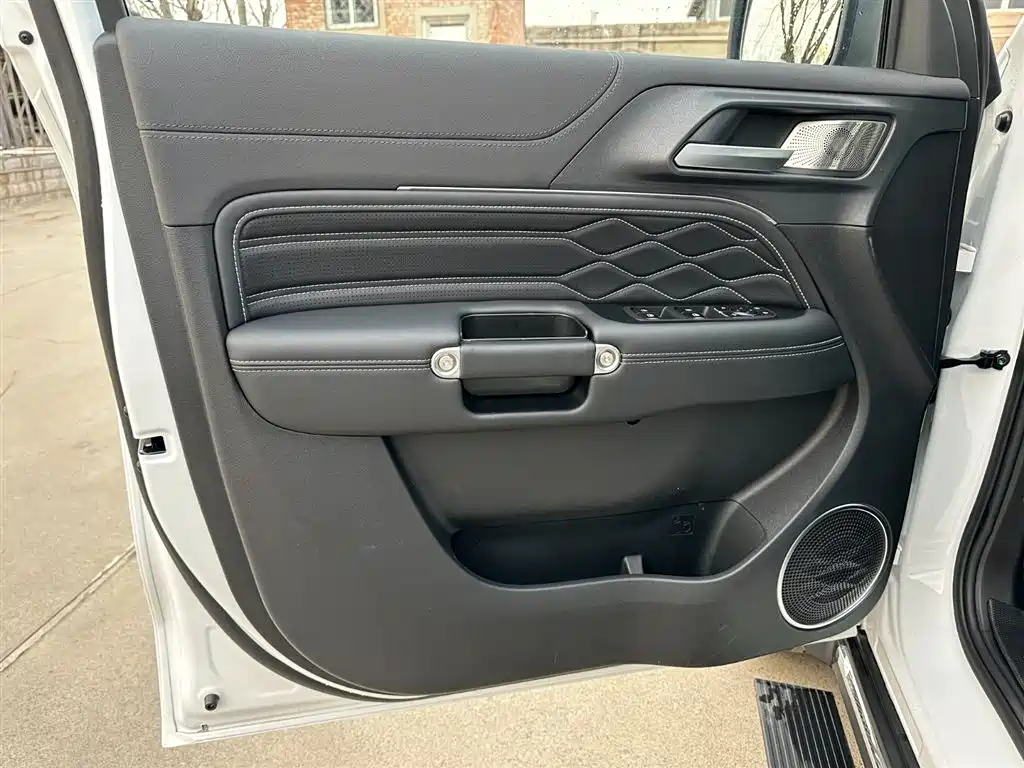 TANK TANK 300 NEW ENERGY