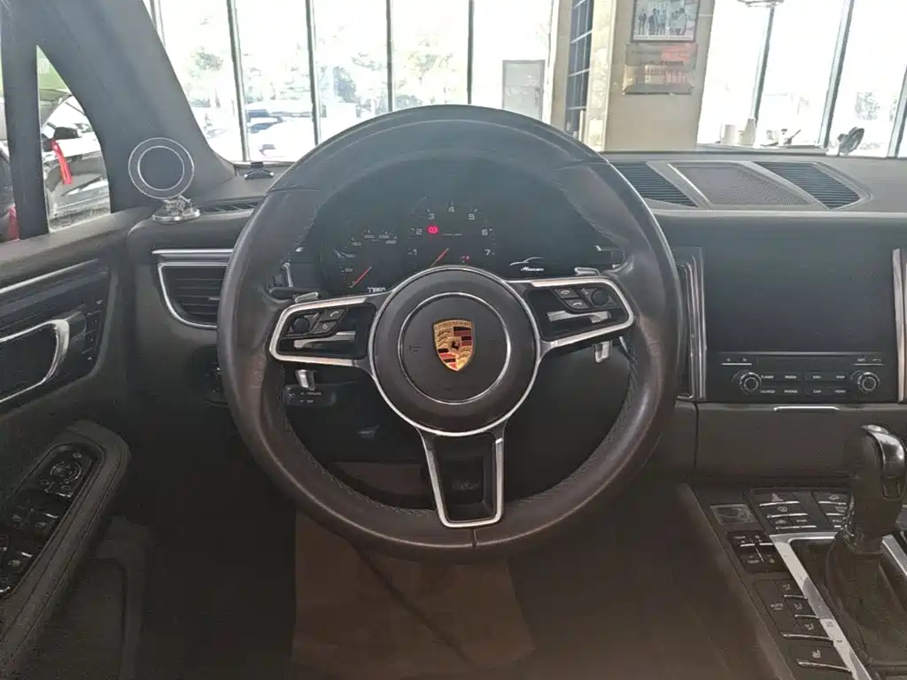 Porsche Macan — миниатюра 11